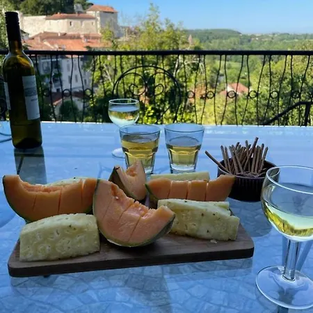 Tatil Evi Charming Character With The Views In The Village! Aubeterre-sur-Dronne