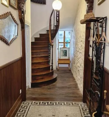 Charming Character With The Views In The Village! Aubeterre-sur-Dronne